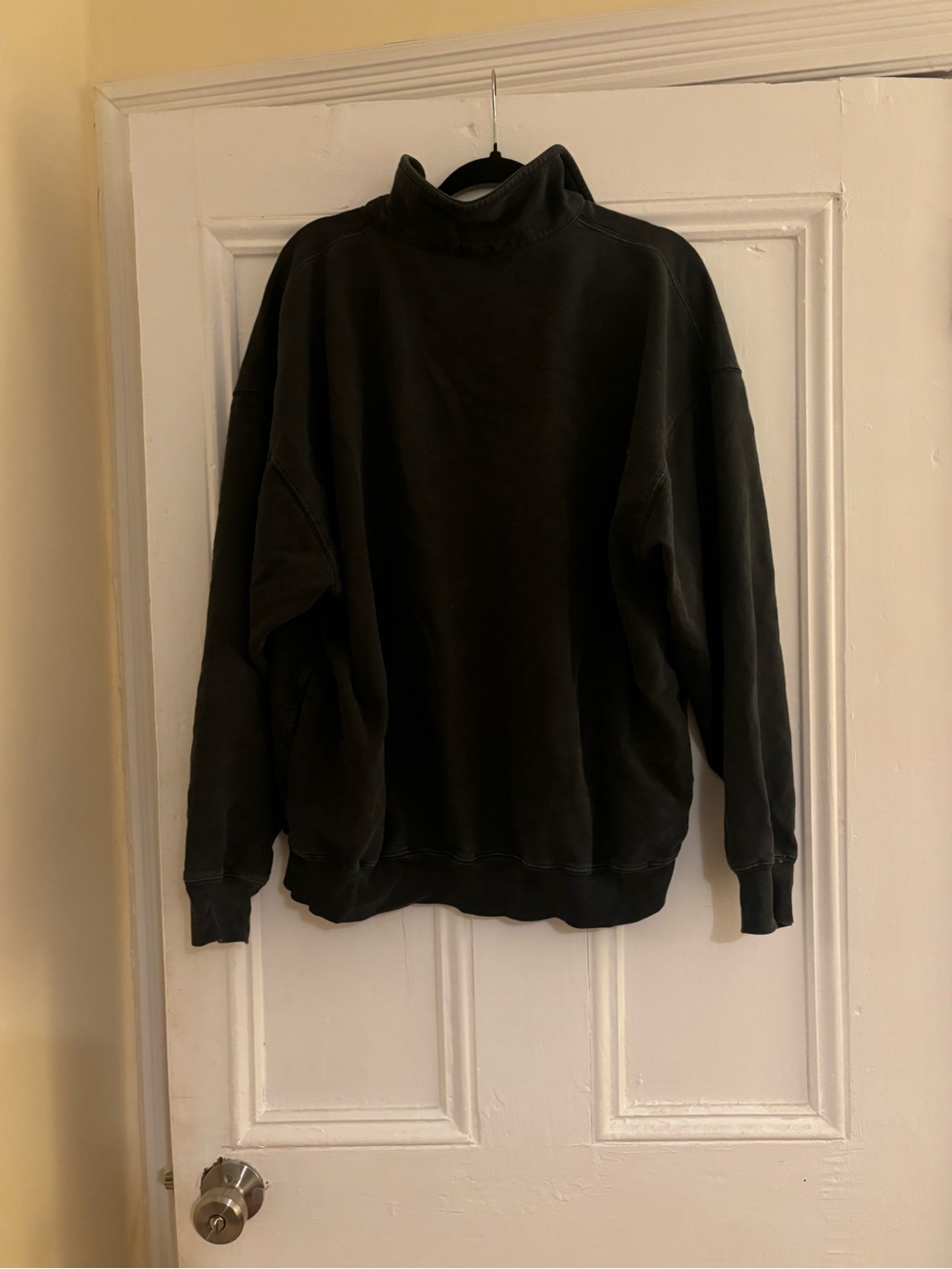 Brandy Melville Black Crewneck Pullover with Red 'New York' Embroidery - Picture 5 of 5